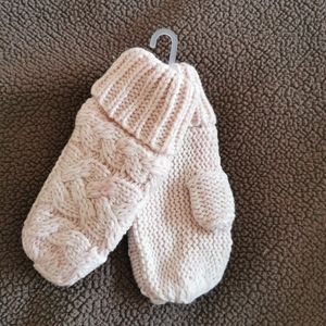 3/25 New Gap Kids Cable Knit fleece lined mittens